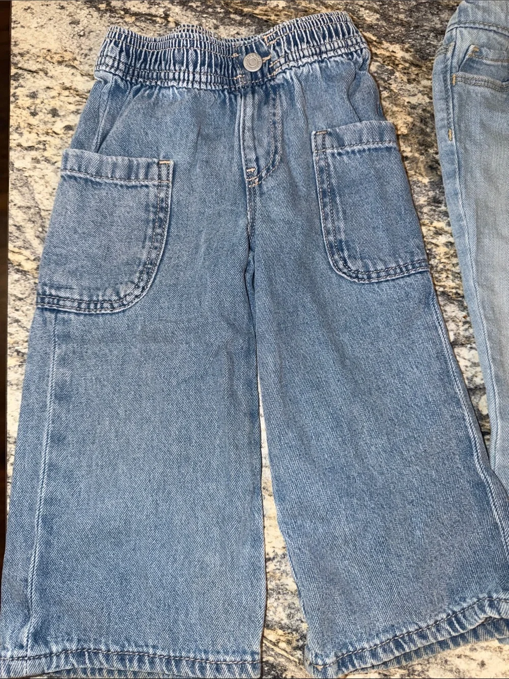 Old Navy ToddlerGirls Three-Pack Denim Pants - Light Blue, Medium Blue, Dark.